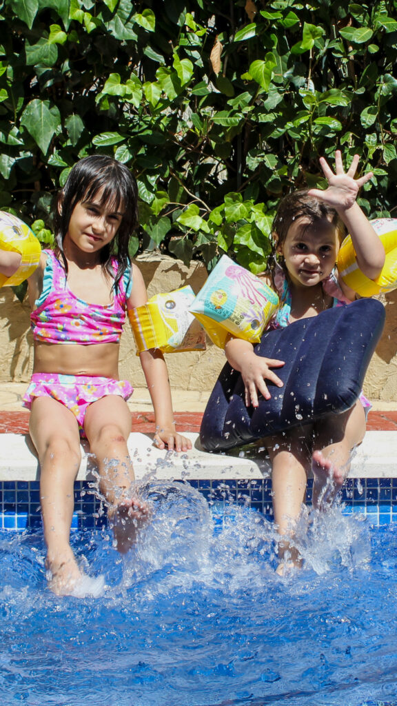 kids-waving-and-playing-in-the-pool