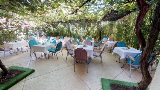 tables-restaurant-garden