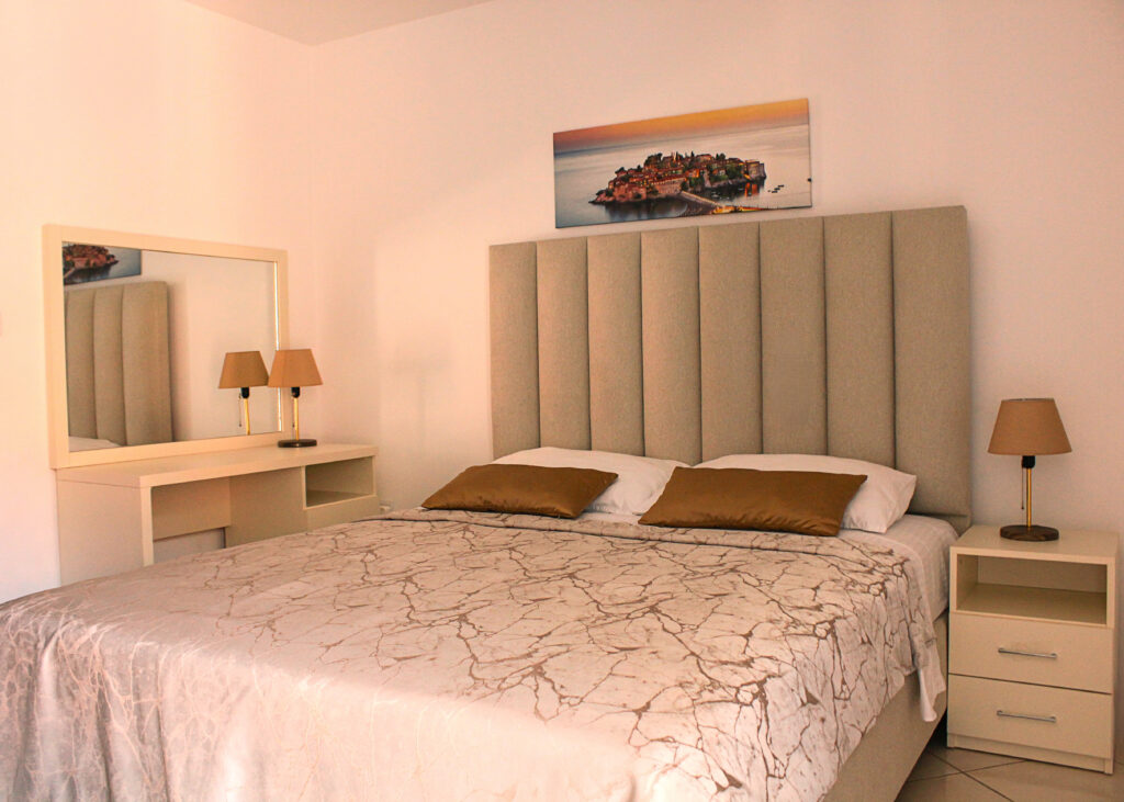 king size bed in hotel room