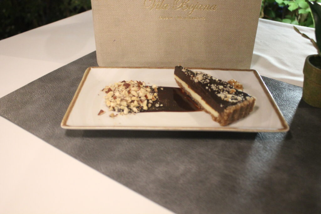 choco cake served on a plate